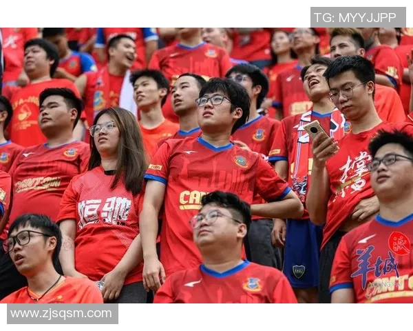 广州足球队比赛经验引发热议球迷对战术选择和球员表现展开激烈讨论